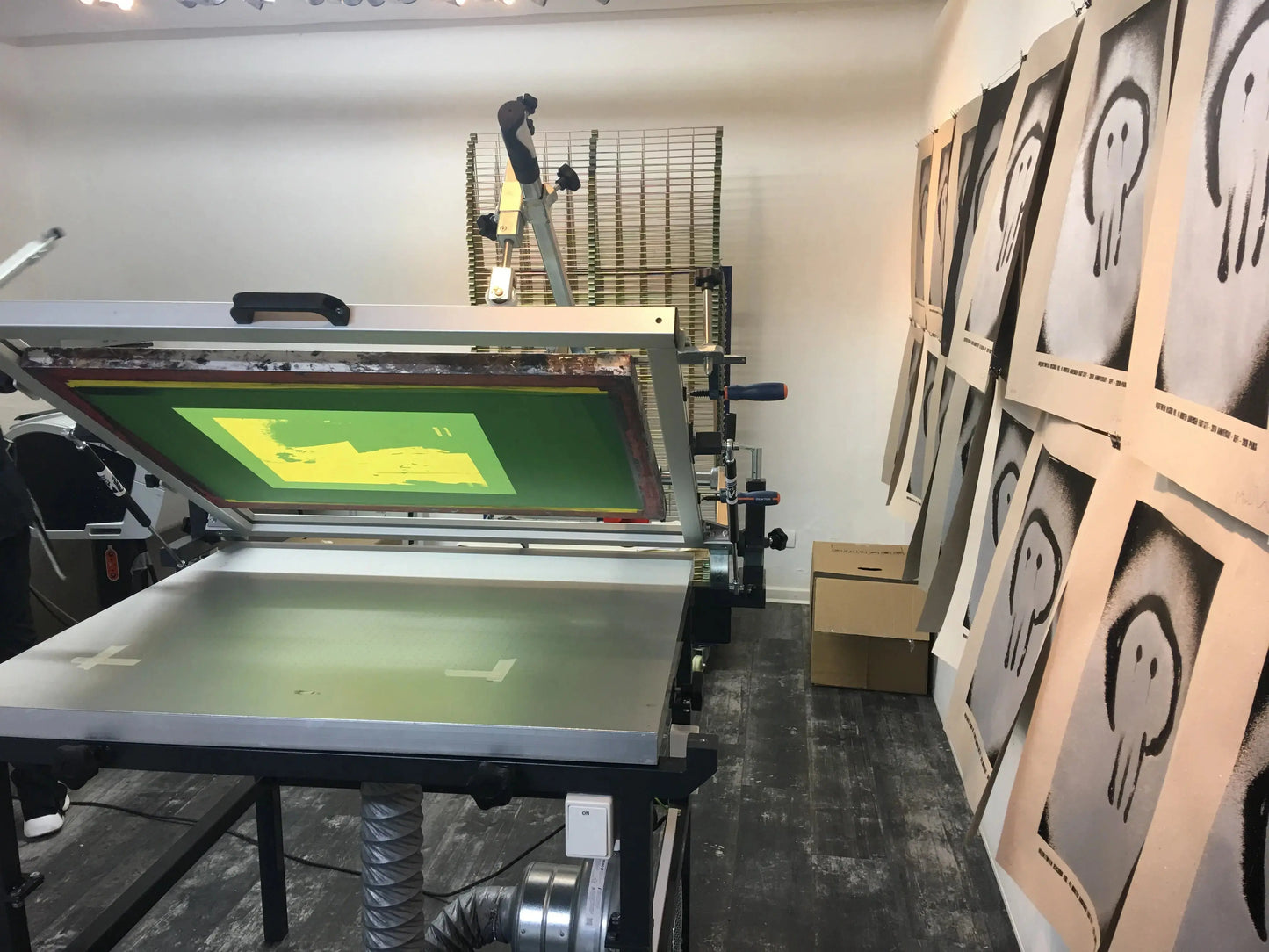 MANUAL SCREEN PRINTING FLATBED TABLE No.1With guided squeegee and vacuum.50x70cm B2 SIZE Art2Silkscreen