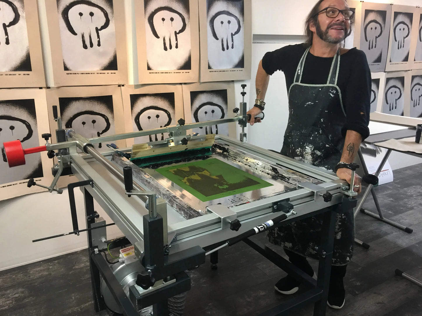 MANUAL SCREEN PRINTING FLATBED TABLE No.1With guided squeegee and vacuum.50x70cm B2 SIZE Art2Silkscreen